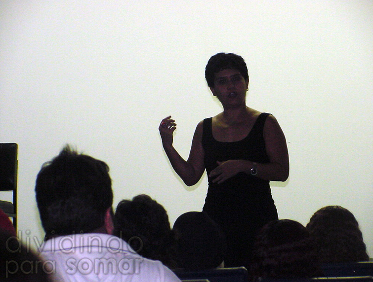 O fantástico mundo das cores - uma experiência multimídia, com a professor Márcia Okida (22/11/2003)