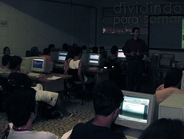 Minicurso: criação de páginas para a Internet com HTML, com o professor Alexandre Sobrino (02/04/2005)