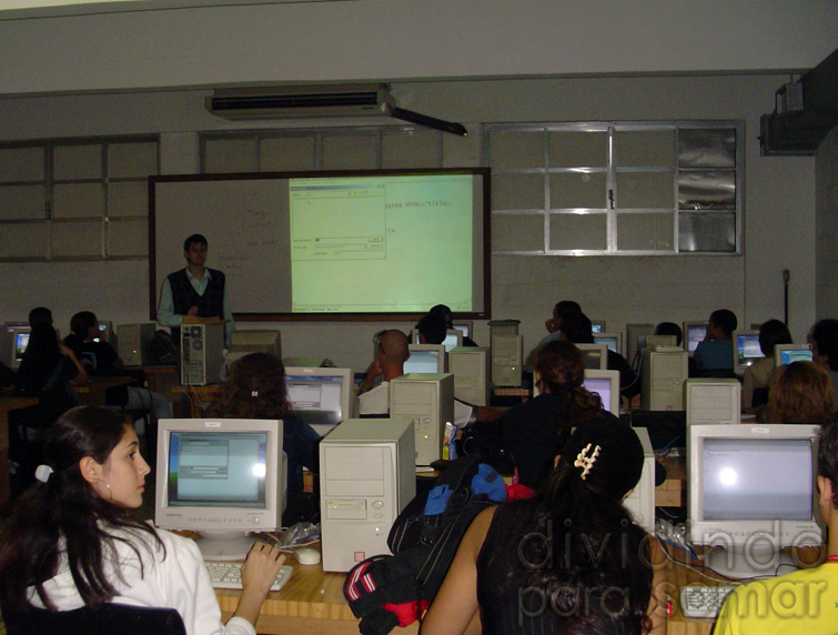 Minicurso: Criação de páginas para a Internet com HTML, com o professor Alexandre Sobrino (06/05/2006)
