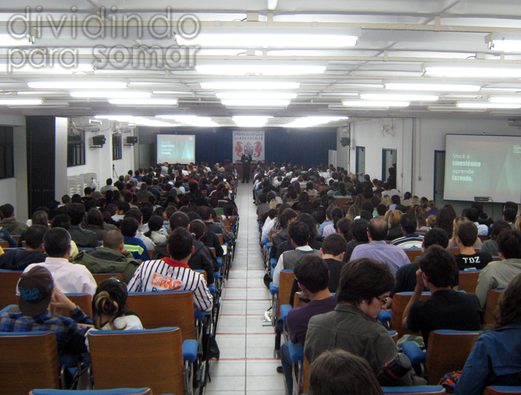 Como falar em público, com o professor Ari Brito (19/05/2011)