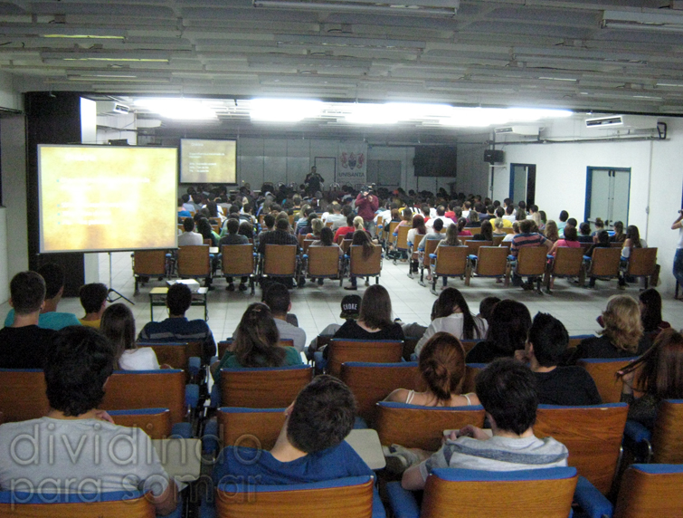 Como falar em público, com o professor Ari Brito (30/10/2013)