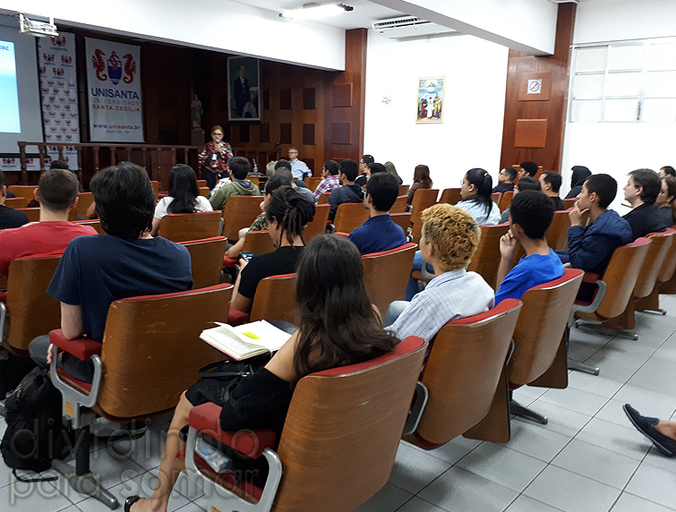 Enfrentando o mercado de trabalho: currículos, entrevistas e dinâmicas de grupo, com os professores Aurélio Moschin e Maria Cristina Pereira Matos (25/05/2019)